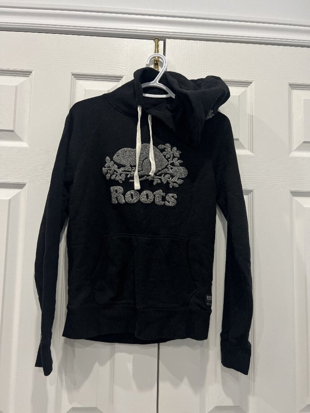 Roots Black Pullover Hoodie Size S